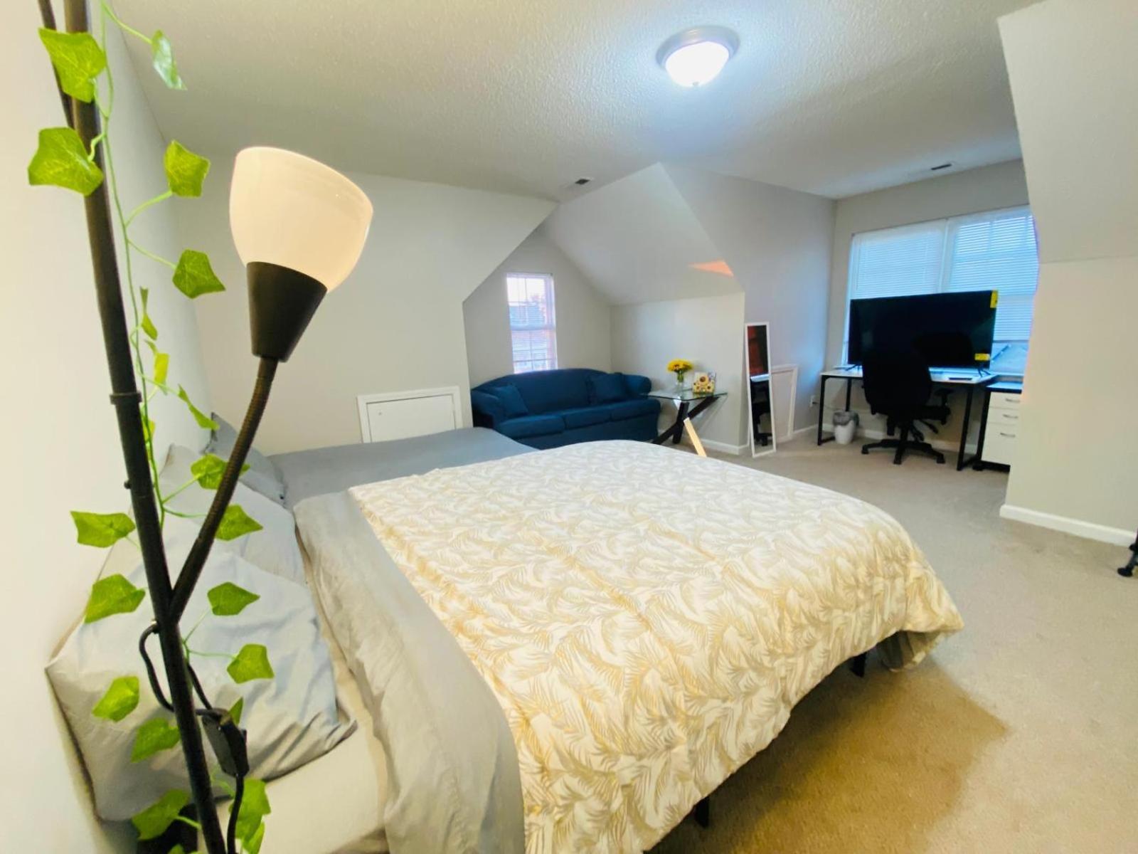 Private Room & Bathroom Close To Downtown ローリー エクステリア 写真