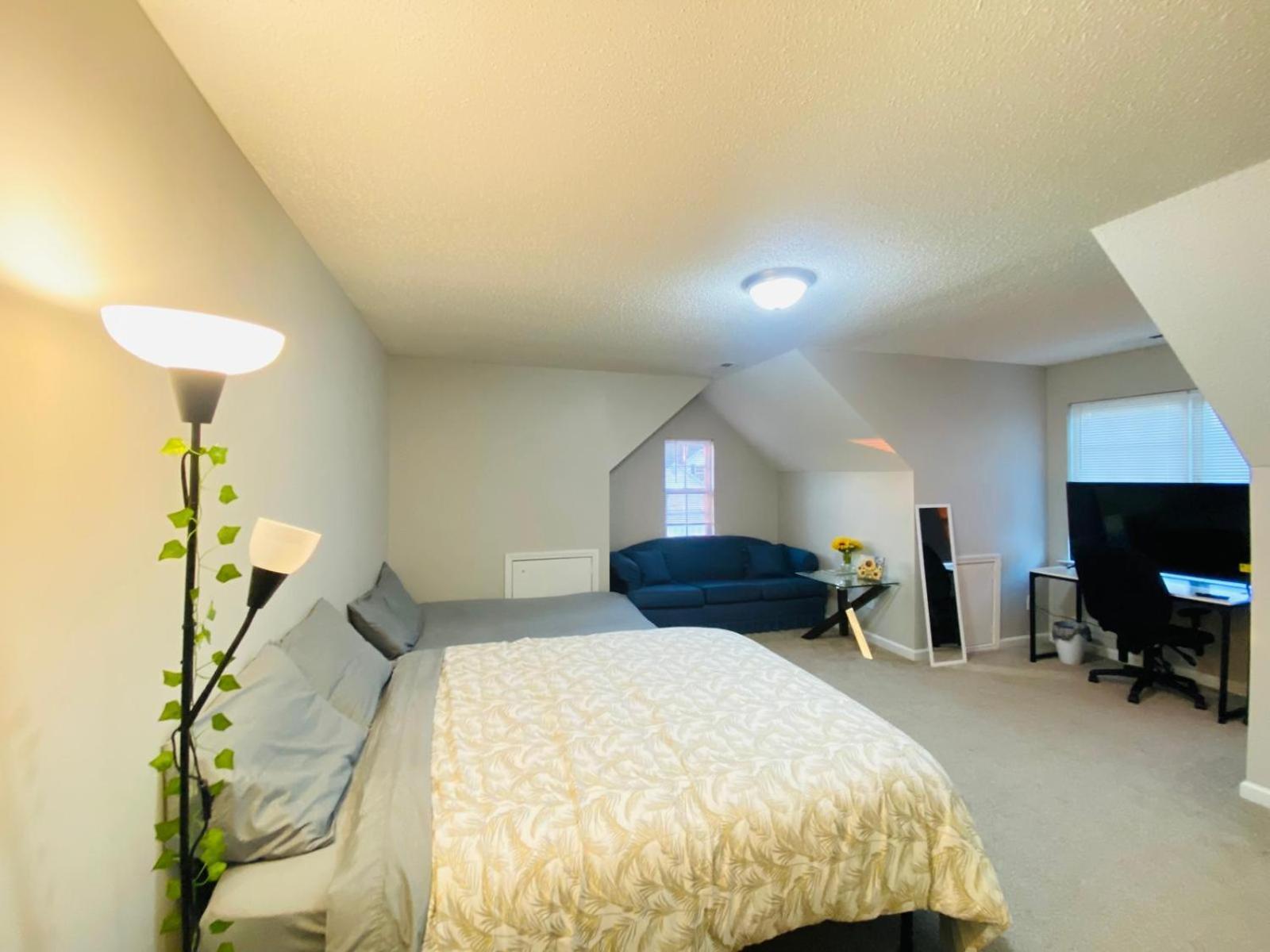 Private Room & Bathroom Close To Downtown ローリー エクステリア 写真