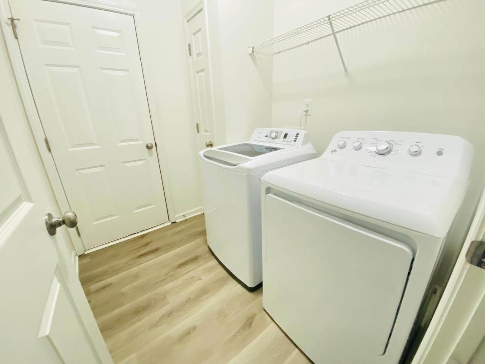 Private Room & Bathroom Close To Downtown ローリー エクステリア 写真