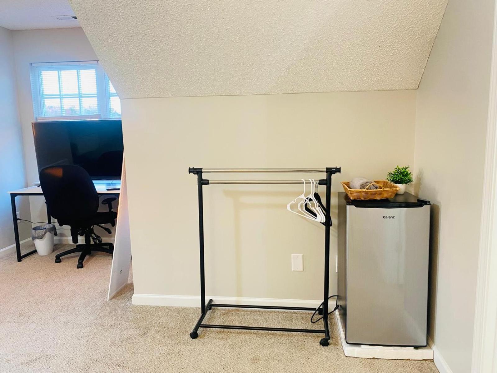 Private Room & Bathroom Close To Downtown ローリー エクステリア 写真